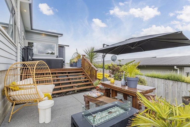 Photo of property in 152 Endeavour Drive, Whitby, Porirua, 5024