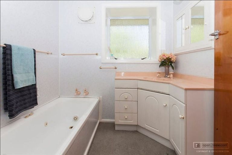 Photo of property in 42 Grahams Road, Ilam, Christchurch, 8041