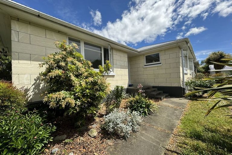 Photo of property in 4 Dixon Street, Waimate, 7924