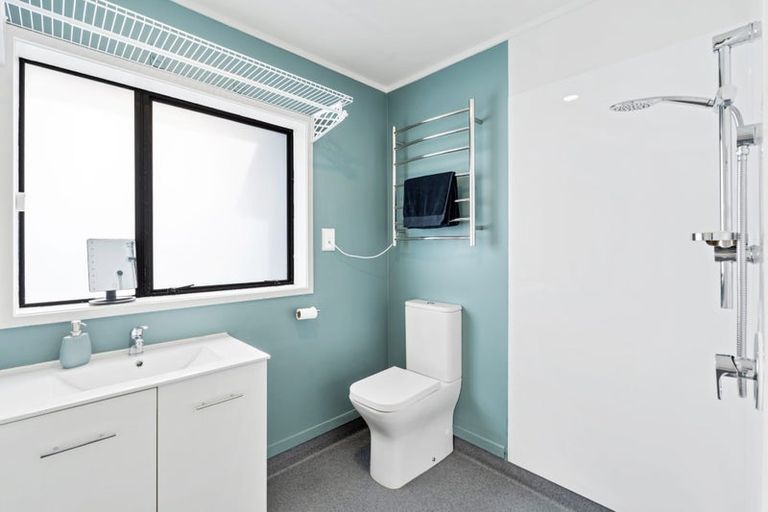 Photo of property in 1 Fantail Court, Orewa, 0931