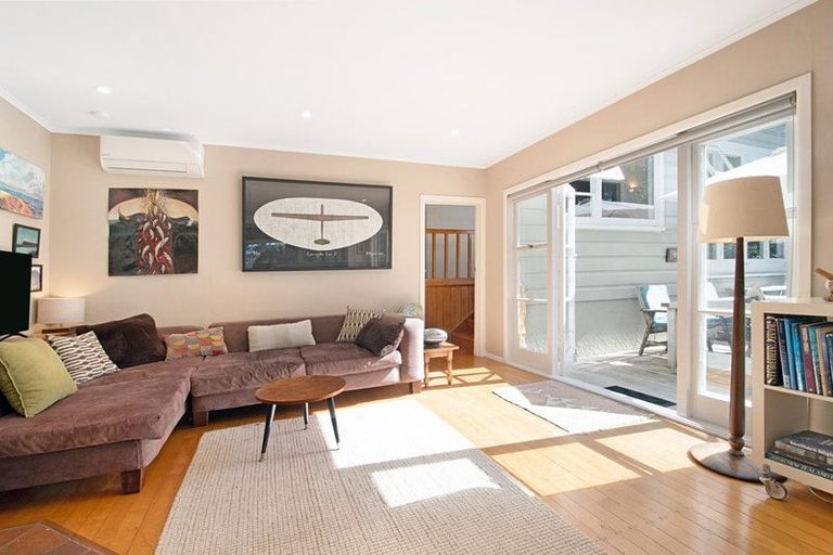 Photo of property in 80 Mountain Road, Henderson Valley, Auckland, 0612