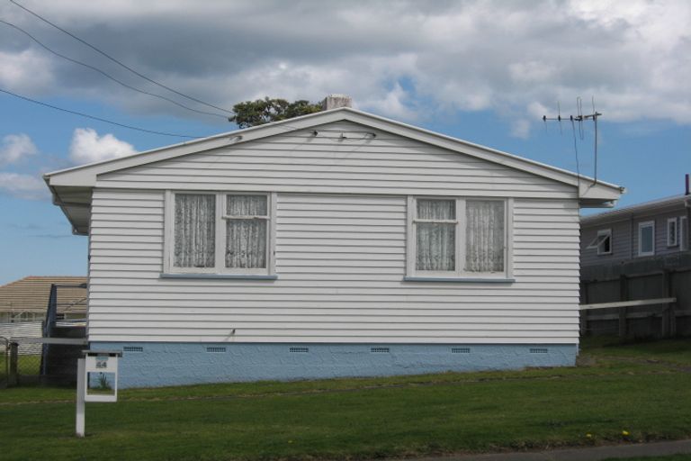 Photo of property in 44 Kowhai Street, Castlecliff, Whanganui, 4501