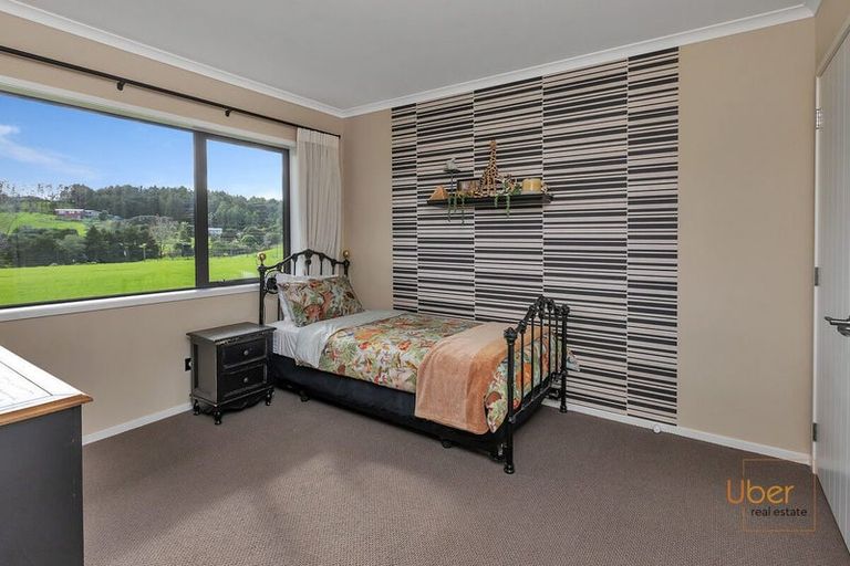 Photo of property in 19 Woodland Road, Maungaturoto, 0588