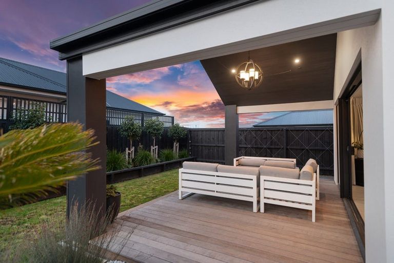 Photo of property in 8 Mccahon Drive, Rangiora, 7400