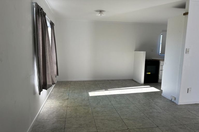 Photo of property in 266 Triangle Road, Massey, Auckland, 0614