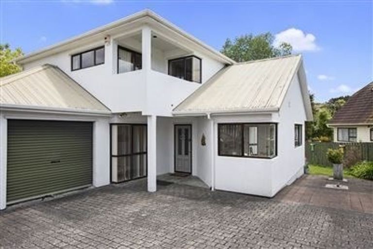 Photo of property in 2/12 Centorian Drive, Windsor Park, Auckland, 0632