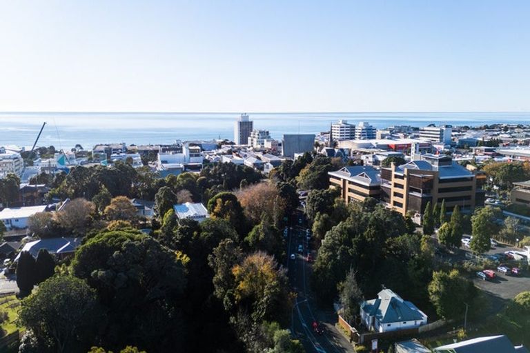 Photo of property in 28 Carrington Street, New Plymouth, 4310