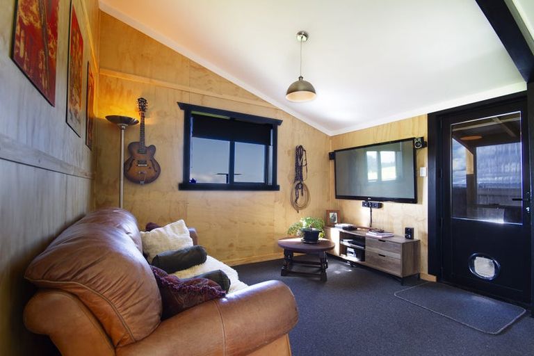 Photo of property in 490 Maharahara Road, Dannevirke, 4972