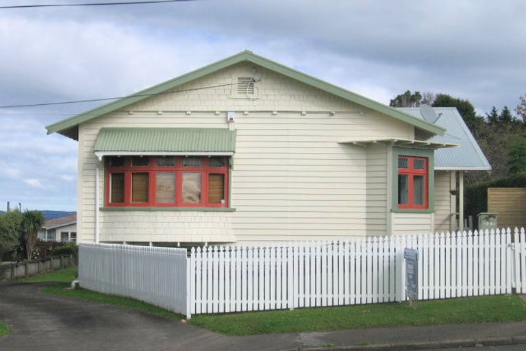 Photo of property in 194 Waimumu Road, Massey, Auckland, 0614