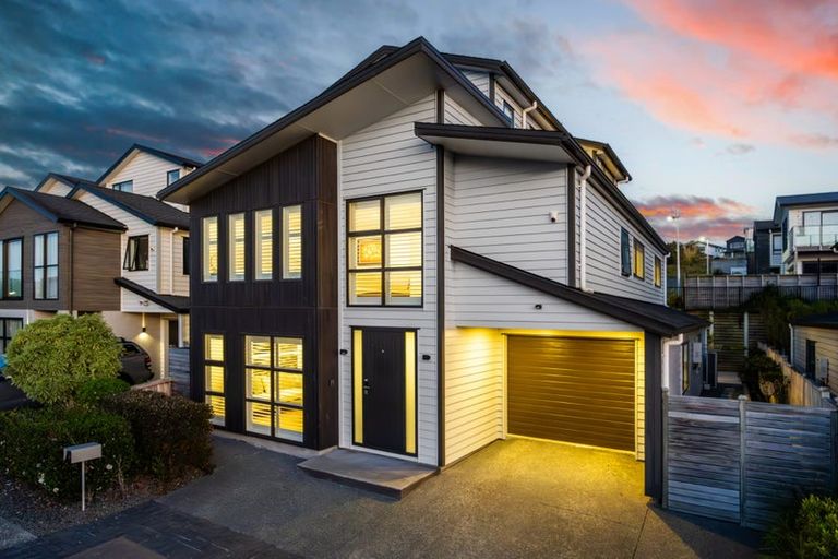 Photo of property in 6 Turutu Place, Long Bay, Auckland, 0630