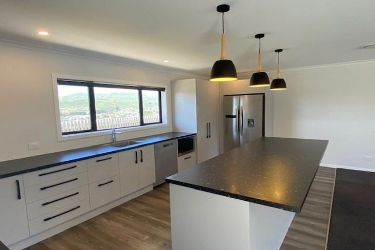 Photo of property in 5 Rotorua Grove, Aotea, Porirua, 5024