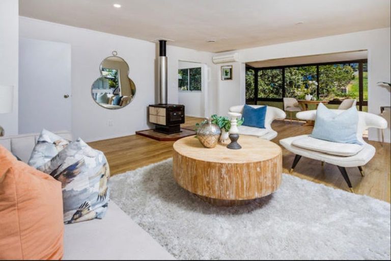 Photo of property in 1/24 Sandown Road, Rothesay Bay, Auckland, 0630