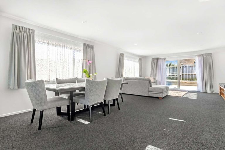 Photo of property in 8 Verdot Close, Kumeu, 0810