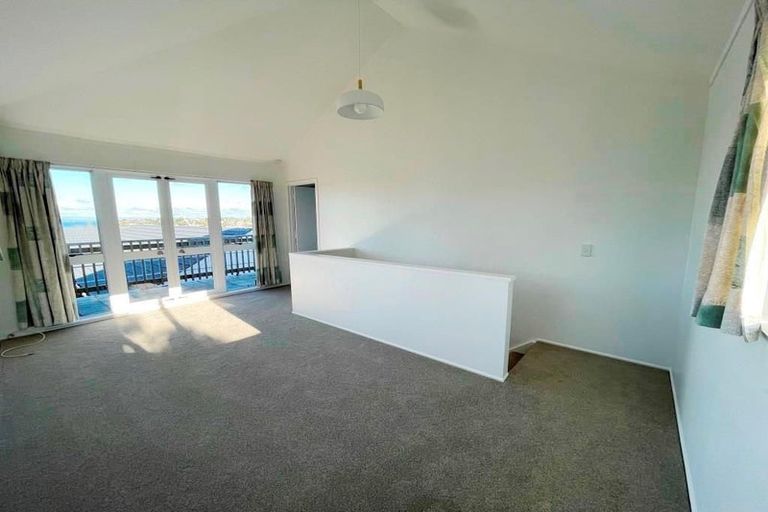 Photo of property in 1/5 Folkestone Street, Murrays Bay, Auckland, 0630