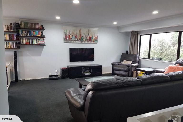 Photo of property in 2/10 Tiri View Place, Waiake, Auckland, 0630