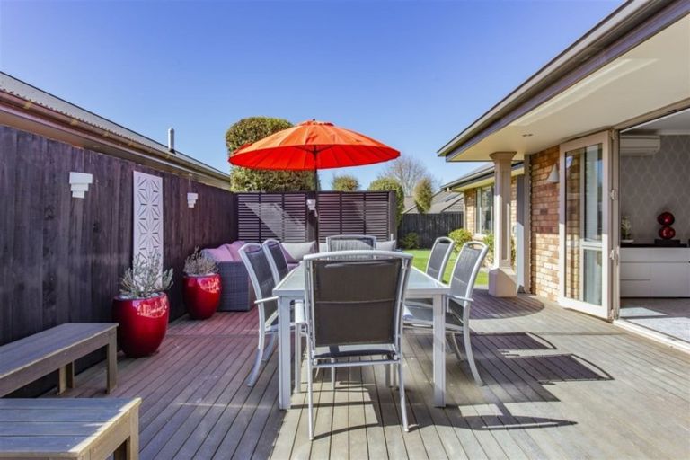 Photo of property in 10 Tawa Place, Parklands, Christchurch, 8083