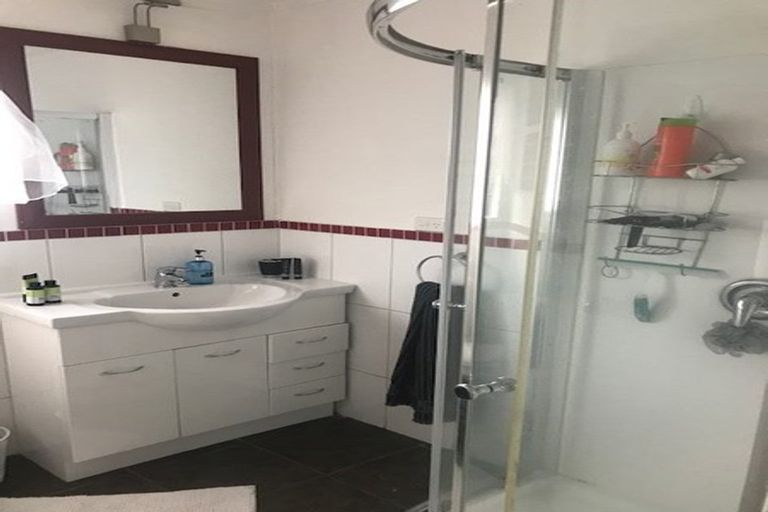 Photo of property in 7 Frosses Place, Massey, Auckland, 0614