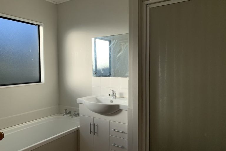 Photo of property in 78 West Harbour Drive, West Harbour, Auckland, 0618