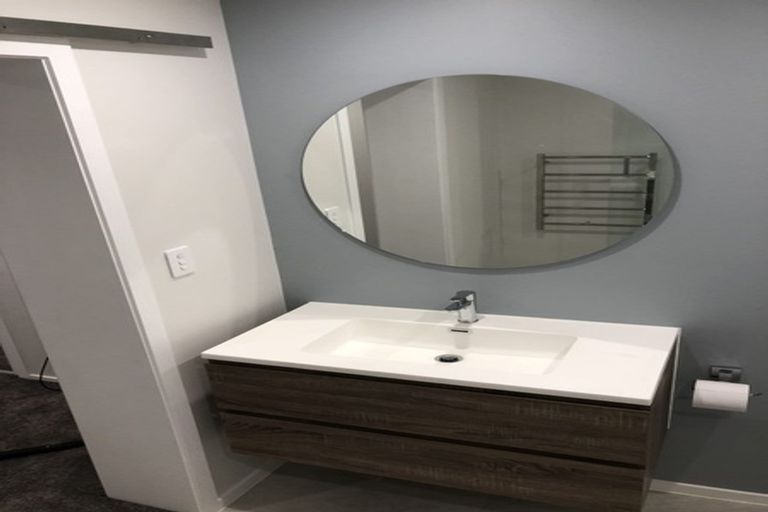 Photo of property in 1/180 Coronation Road, Hillcrest, Auckland, 0627