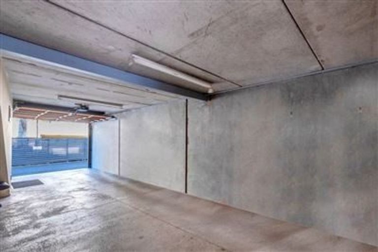 Photo of property in 5/1 Hillcrest Avenue, Hillcrest, Auckland, 0627