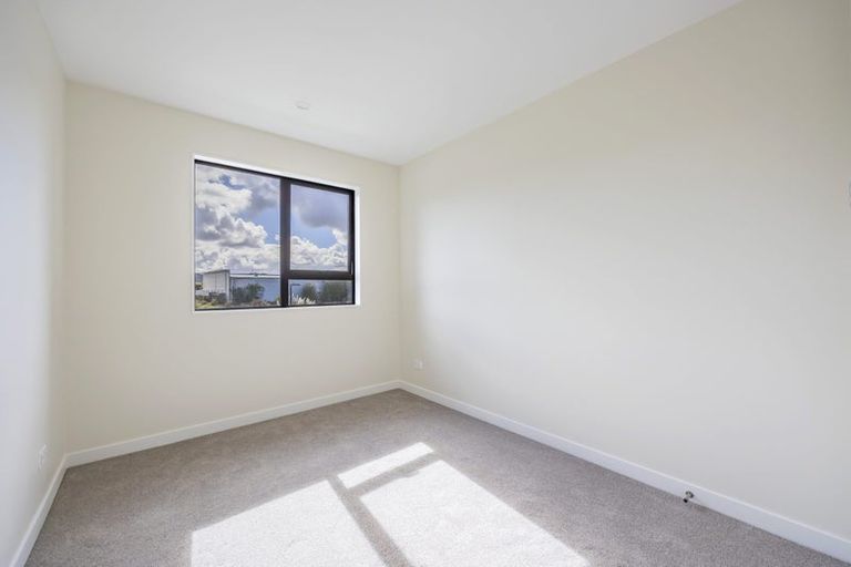 Photo of property in 124 Vintry Drive, Kumeu, 0810