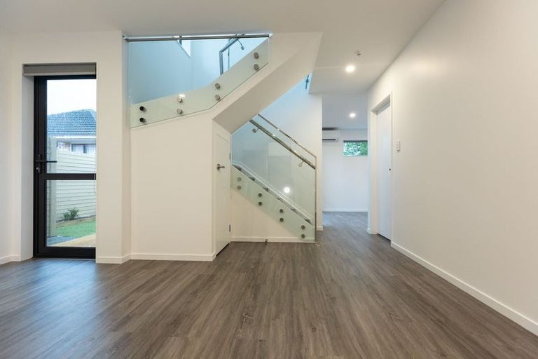 Photo of property in 57b Neil Avenue, Te Atatu Peninsula, Auckland, 0610