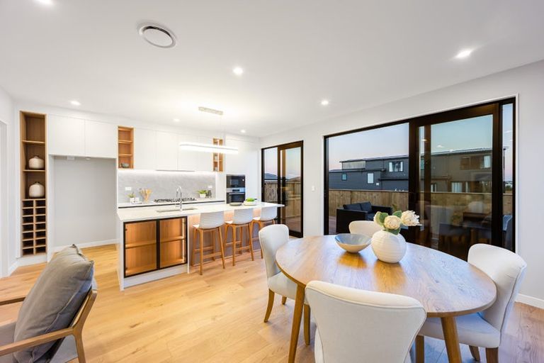 Photo of property in 7 Makumaku Place, Long Bay, Auckland, 0630