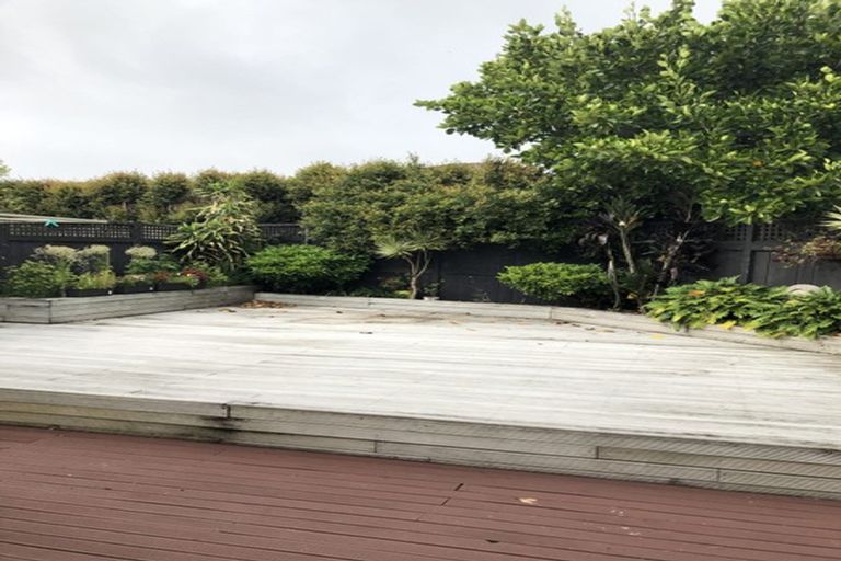 Photo of property in 54 Provence Esplanade, Te Atatu Peninsula, Auckland, 0610