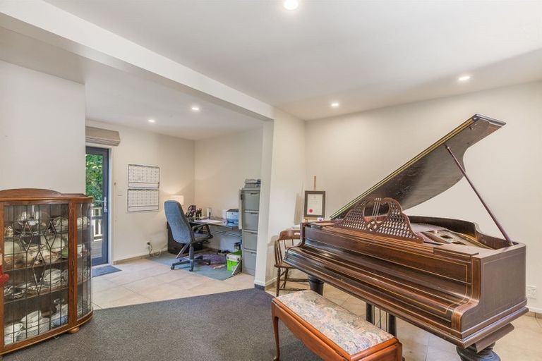 Photo of property in 86 Airlie Road, Plimmerton, Porirua, 5026