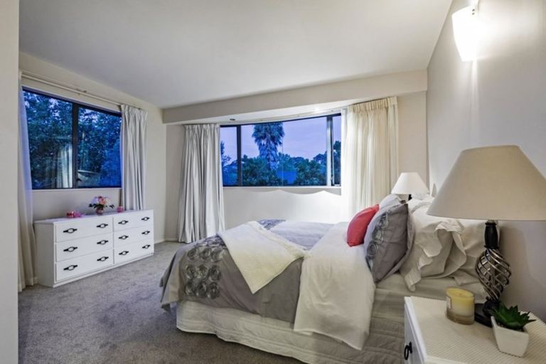 Photo of property in 13 Oakway Drive, Schnapper Rock, Auckland, 0632