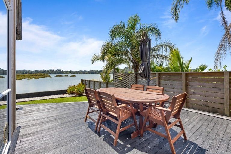 Photo of property in 38 The Terrace, Herald Island, Auckland, 0618