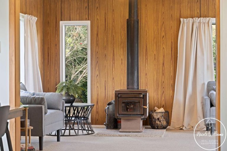 Photo of property in 9 Regent Street, Whakapirau, Maungaturoto, 0583