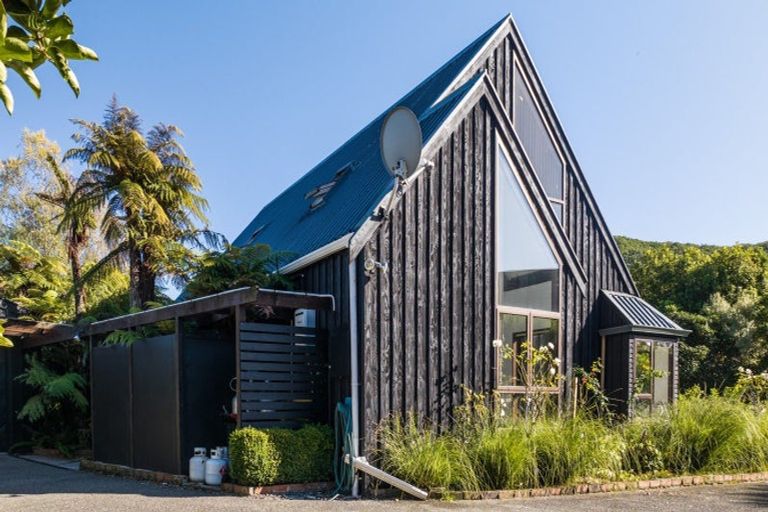 Photo of property in 6b Beach Road, Waikawa, Picton, 7220