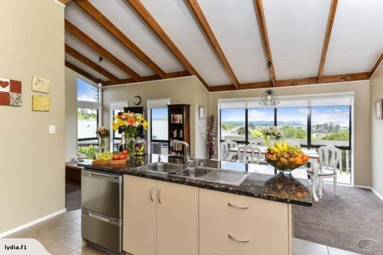 Photo of property in 10 Unsworth Drive, Unsworth Heights, Auckland, 0632