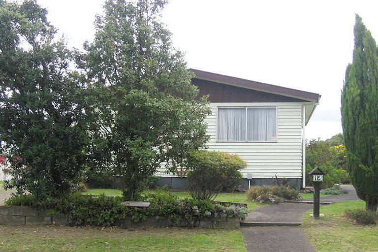 Photo of property in 16 Teoti Street, Paraparaumu Beach, Paraparaumu, 5032