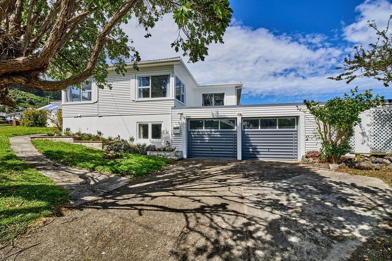 Photo of property in 35 Allen Terrace, Tawa, Wellington, 5028