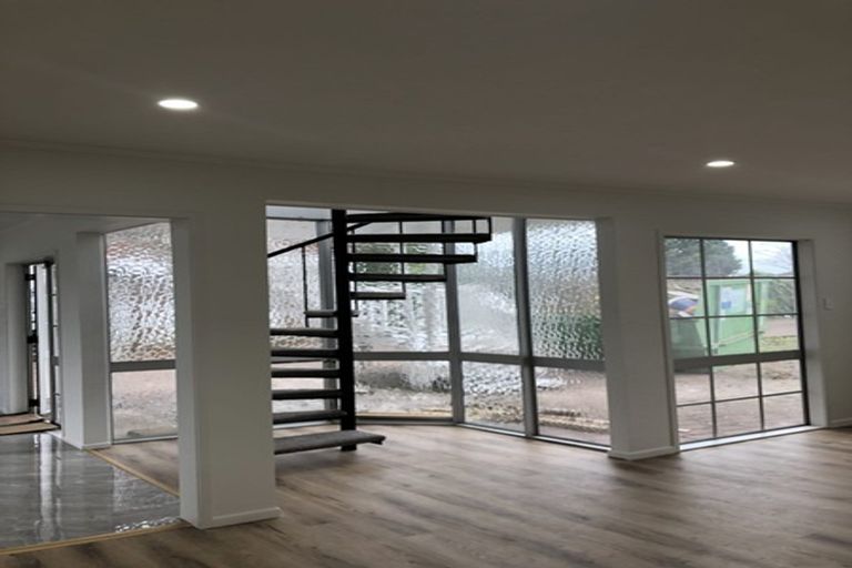 Photo of property in 180 Great North Road, Glendene, Auckland, 0612