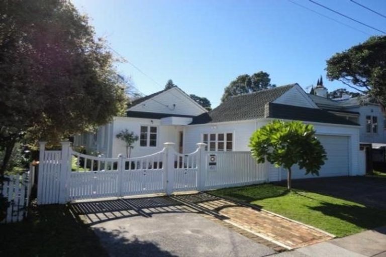 Photo of property in 40 Belle Vue Avenue, Northcote Point, Auckland, 0627