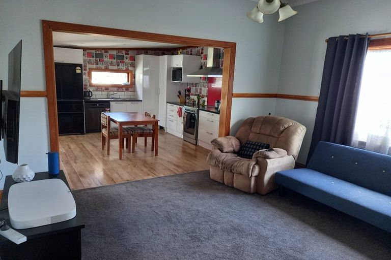 Photo of property in 42 Kingswood Street, Takaro, Palmerston North, 4412