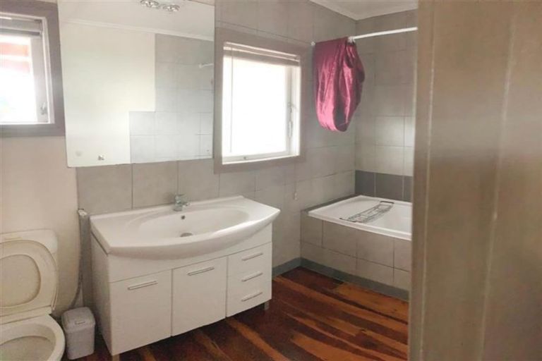 Photo of property in 70 Hokianga Street, Mangere East, Auckland, 2024