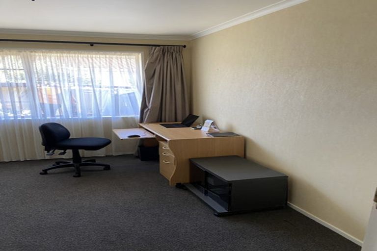 Photo of property in 19 Wallace Place, Hokowhitu, Palmerston North, 4410