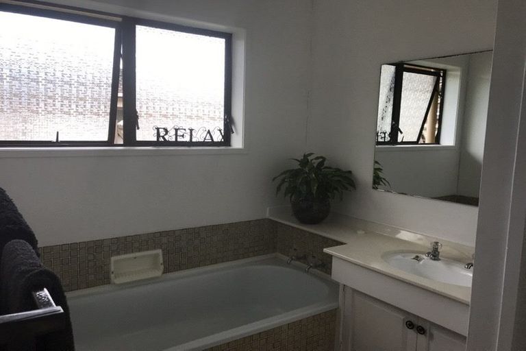 Photo of property in 5 Brockton Avenue, Conifer Grove, Takanini, 2112