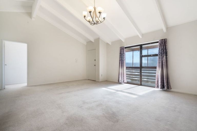 Photo of property in 65 Kurnell Drive, Botany Downs, Auckland, 2010