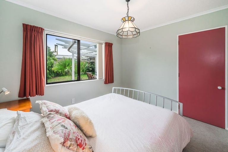 Photo of property in 12 Tobys Way, Waikanae Beach, Waikanae, 5036