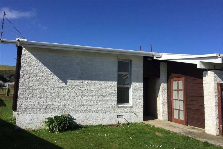 Photo of property in 2a Colchester Crescent, Newlands, Wellington, 6037