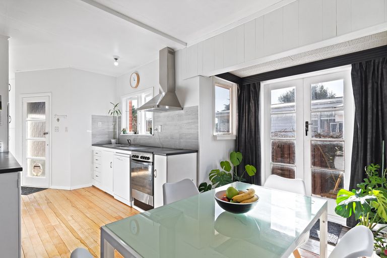 Photo of property in 42 High Street, Island Bay, Wellington, 6023