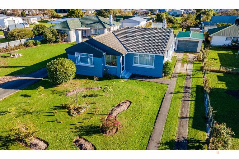 Photo of property in 56 Rhodes Street, Waimate, 7924