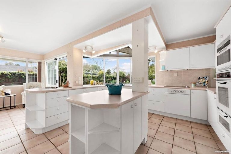 Photo of property in 1 Holly Way, Sunnyhills, Auckland, 2010