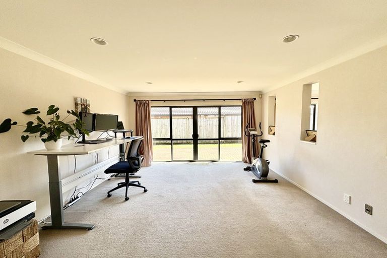 Photo of property in 6 Bellshill Close, Wattle Downs, Auckland, 2103