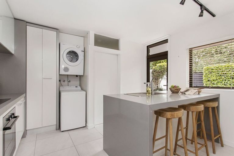 Photo of property in 94b Aikmans Road, Merivale, Christchurch, 8014